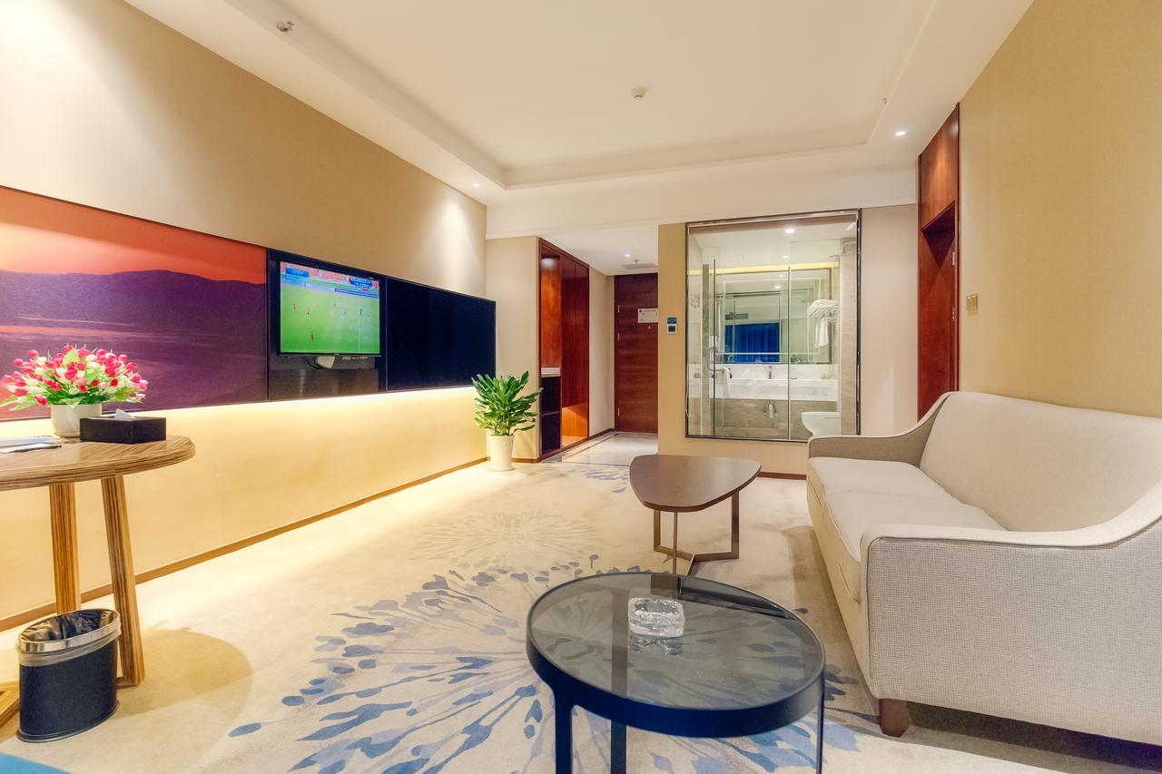 Manhatton Hotel Guilin North Railway Station Exteriör bild