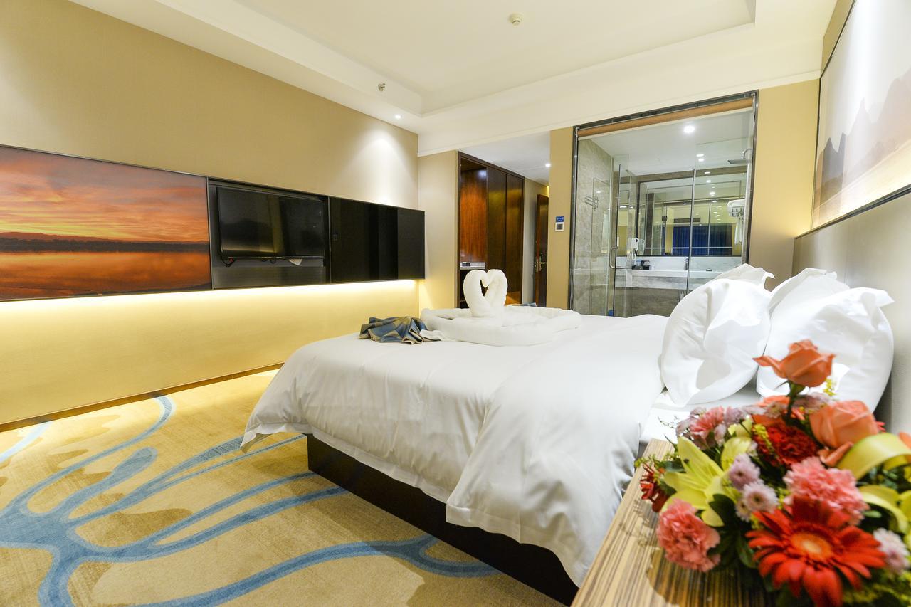 Manhatton Hotel Guilin North Railway Station Exteriör bild