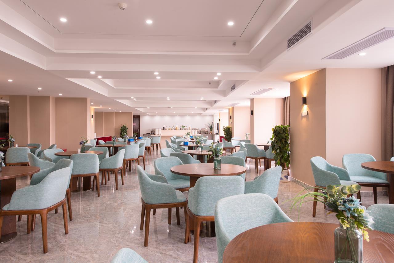Manhatton Hotel Guilin North Railway Station Exteriör bild