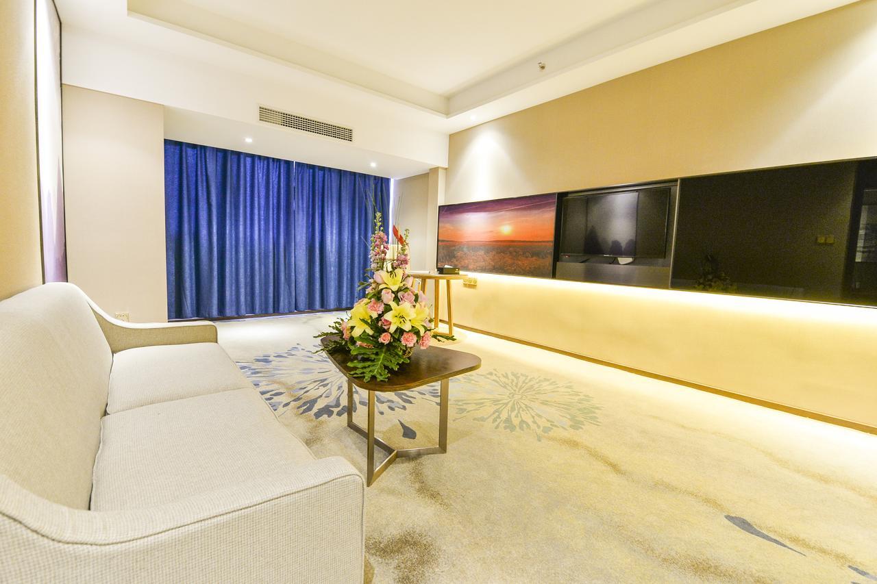 Manhatton Hotel Guilin North Railway Station Exteriör bild